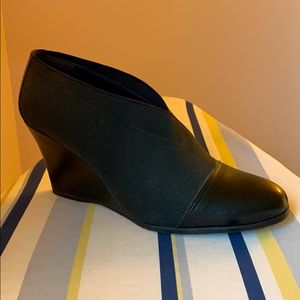 DONALD J PLINER NEW Sz 8 black WEDGE heel booties
